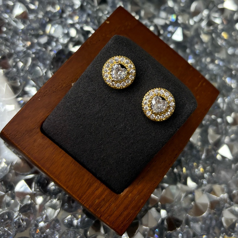 Heart studded gold tone earrings NIp - Picture 5 of 7